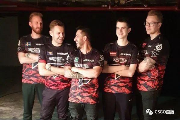 LGD Gaming 恭喜中路选手 xqw 出道两周年：坚定地走在自己的舞台上