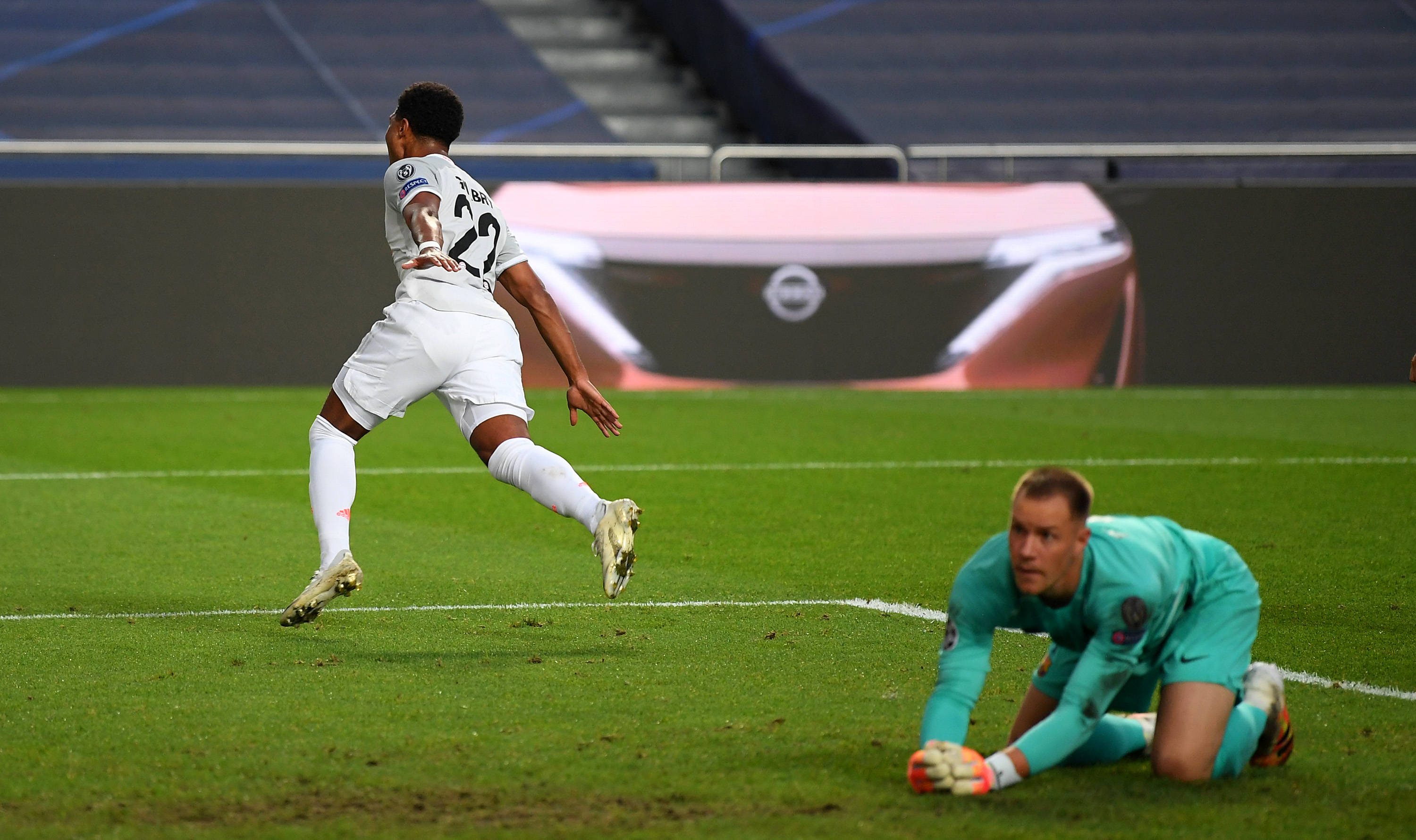 [中超]米内罗两传一射 上海申花力克河南俱乐部