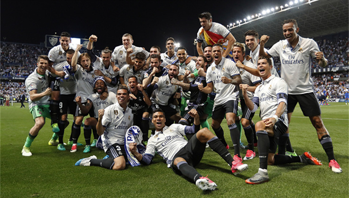 2025年NBA球员收入榜前十揭晓：库里领跑，詹姆斯紧随其后